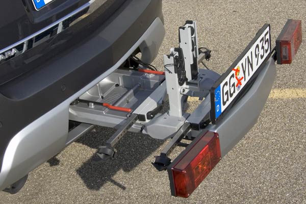 Der Fahrradtrger aus der Nhe. Schade: Nur eine Rckfahrleuchte