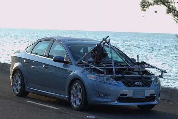 Kameragerst statt Motorhaube: Hoher Aufwand ist bei Fahrszenen Usus