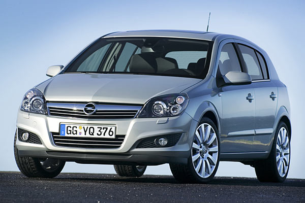 Der Opel Astra C startet mit neuen Details und Motoren in die zweite Hlfte seines Lebenszyklus'