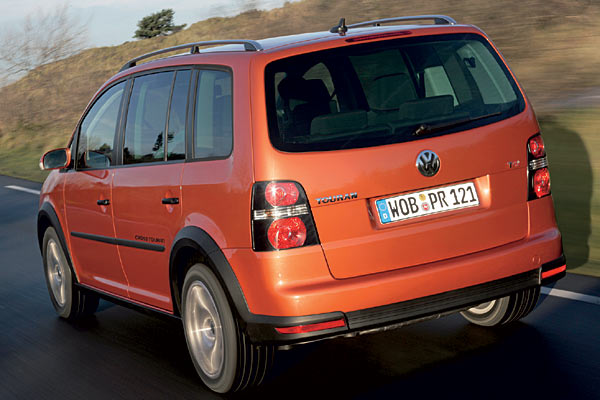 Auch die Rckleuchten sind dunkel gefrbt, die Rckstrahler prgnanter ausgefhrt