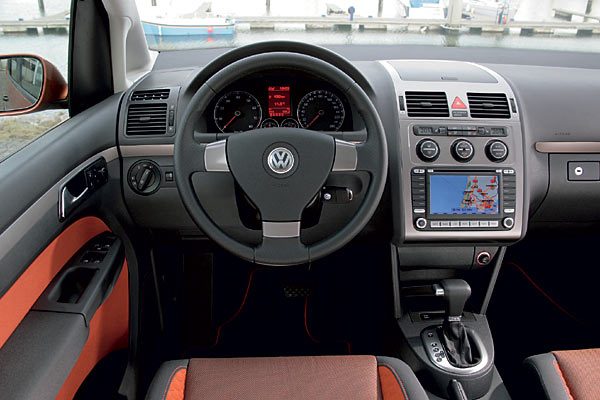 Das Interieur entspricht von den Farbwelten abgesehen weitgehend dem bekannten Design