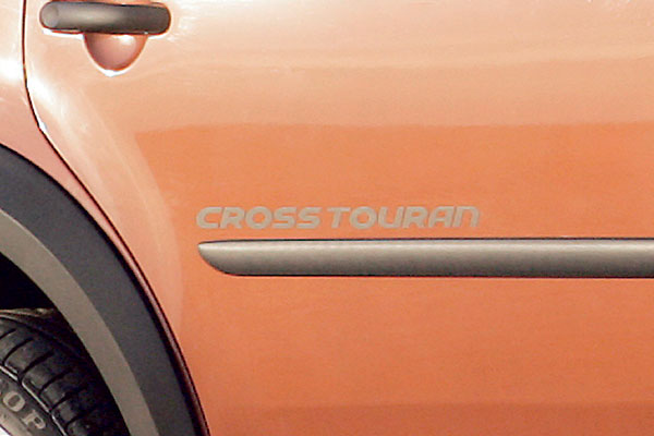 Ein Schriftzug auf den hinteren Tren gehrt ebenfalls zum Cross-Paket