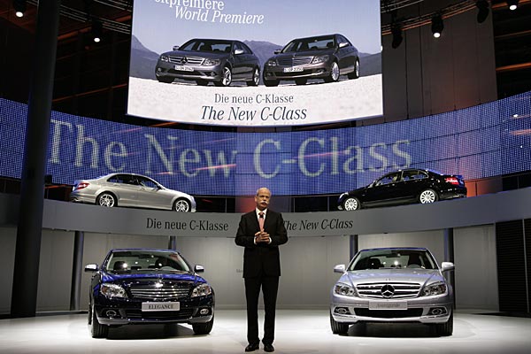 DaimlerChrysler- und Mercedes-Benz-Chef Dieter Zetsche prsentierte das neue Modell in Stuttgart