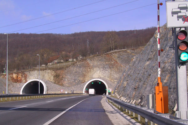 Testsieger 2007: ber vorbildliche Sicherheitssysteme verfgt der kroatische Brinje-Tunnel auf der A 1 zwischen Zagreb und Split