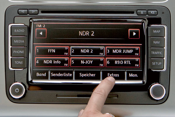 Das neue Navigationssystem hrt auf die Bezeichnung »RNS 510« und verfgt erstmals ber einen Touchscreen. Herkmmliche Tasten und Drehregler bleiben zustzlich erhalten