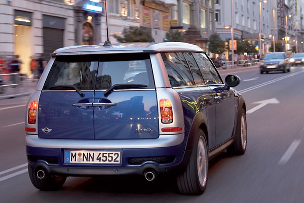 Auch am Heck geht der Mini eigenstndige Wege: Flgeltren kennt man sonst nur von Transportern