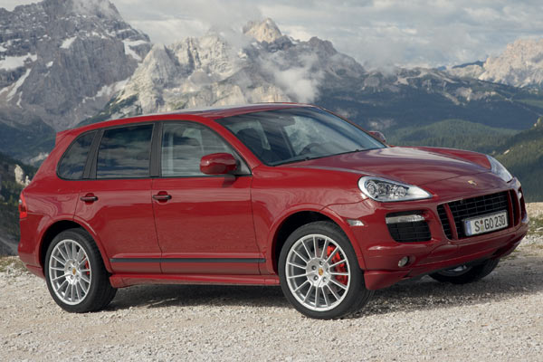 Es handelt sich um eine Kombination aus einem leistungsgesteigerten Saugmotor und dem Design des »Turbo«-Topmodells, garniert mit »