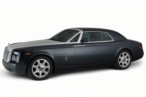 Demgegenüber zeigt die Studie vom Genfer Salon schon recht genau, wie man sich das Phantom Coupé von Rolls-Royce vorzustellen hat