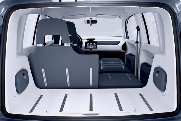 Die Ladeflche misst bei umgeklapptem Beifahrerseitz bis zu 2,80 Meter. Hohe Ladekante wegen des »