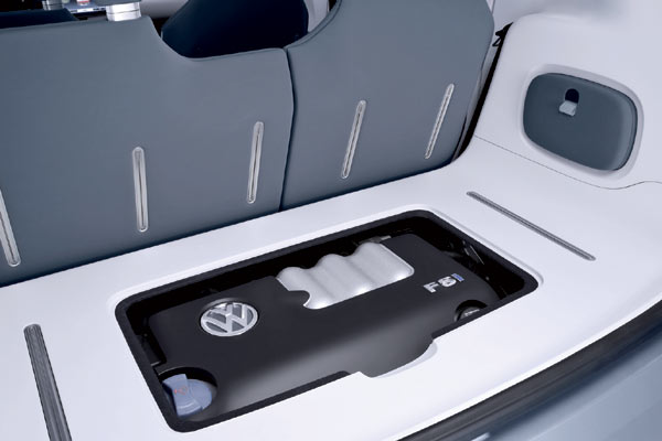 ... im Heck montierten Motors. Viel mehr als ein Dreizylinder wie auf dem Bild ist nicht zu erwarten