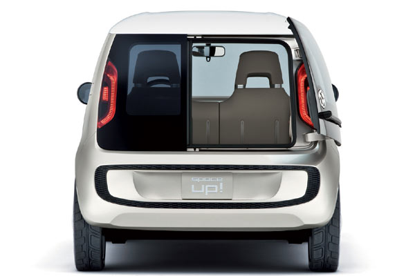 Geteilte Hecktr mit dahinter liegenden Rckleuchten: Im brigen bleibt das Konzept unverndert