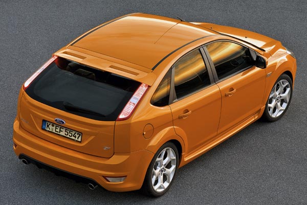 Der groe Dachspoiler bleibt ebenso unverndert wie die serienmigen 18-Zoll-Rder