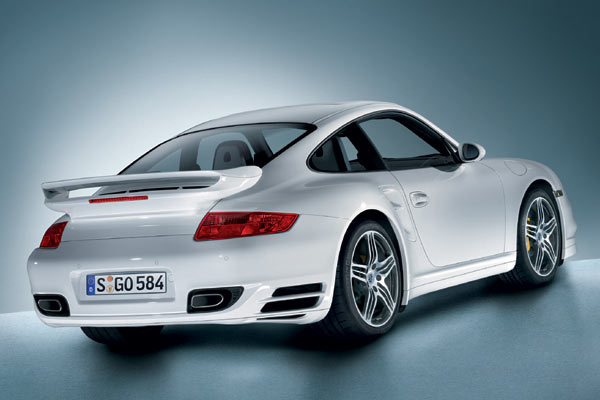 ... einer vllig neue Motorhauben-Konstruktion mit feststehendem Flgel