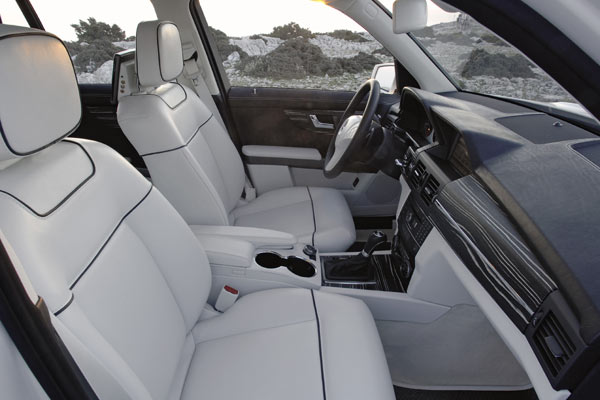 Blick ins Interieur: Bis auf Lederfarbe und -qualitt ist auch hier alles serienreif