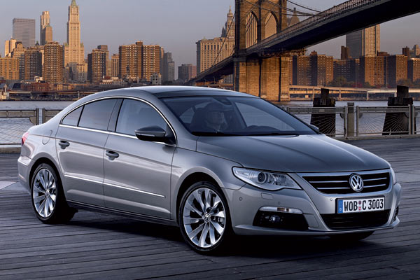 Erkennungszeichen sind die neuen Scheinwerfer, der neue Grill, die anders integrierten Blinker und die etwas berzeichnet wirkenden Auenspiegel