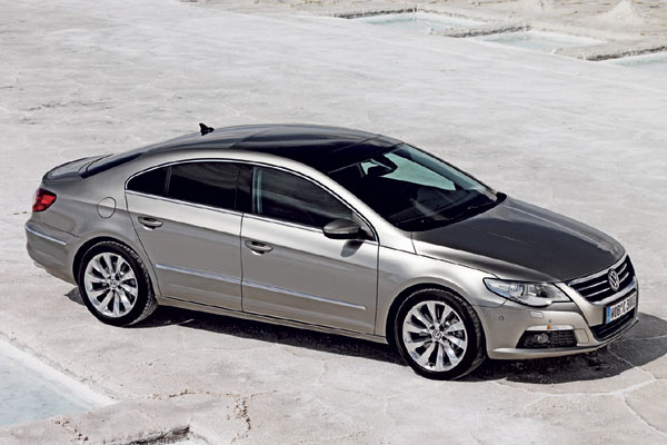 Der CC ist drei Zentimeter lnger und vier breiter als die bisherigen Varianten, aber fnf niedriger. Der tendenziell zu kurze Radstand bleibt naturgem unverndert; 17-Zoll-Rder sind Serie