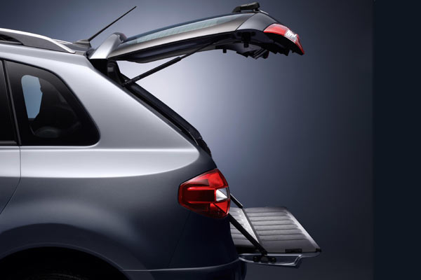 Die auch von BMW bekannte Konstruktion soll fr eine leichtere Beladbarkeit sorgen und bietet in kurzen Parklcken Vorteile. Der untere Teil kann auch als Sitzflche dienen