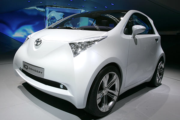 Weitere Bilder gibt es noch nicht. Gegenber der IAA-Studie wirkt die fertige Version angenehmer