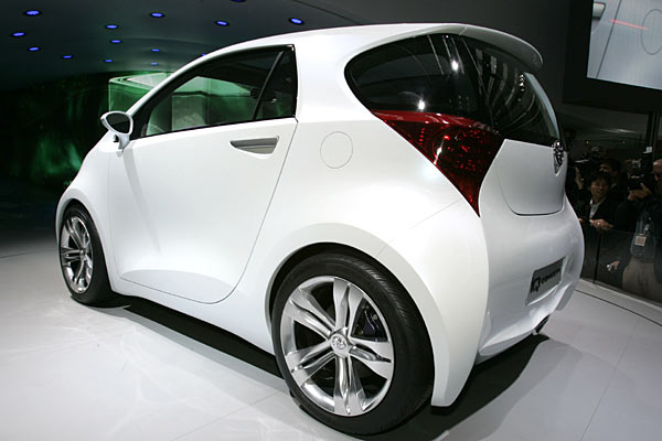 Das Messeauto zeigt aber schon ungefhr das Heckdesign des iQ