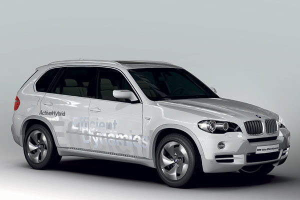 BMW zeigt seine Vision der künftigen »EfficientDynamics« anhand eines X5 mit Vierzylinder-Diesel und Mildhybrid-Konzept. Der Norm-Verbrauch liegt bei 6,5 Litern – gut, aber kein Quantensprung