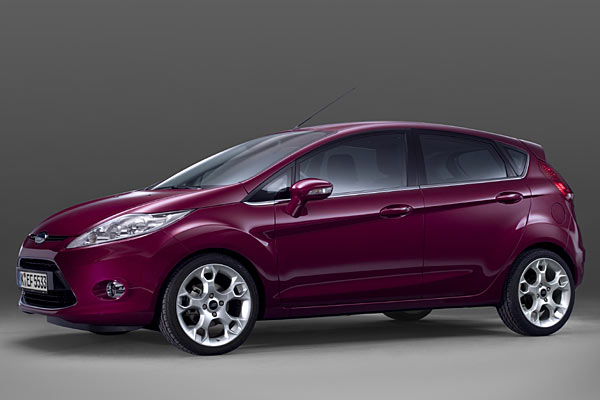 Die Fenster- und Dachlinie sind bei beiden Modellen ebenfalls weitgehend identisch. Gut: Der Fnftrer kommt ohne Trennsteg im hinteren Fenster aus, was die gestreckte Linie untersttzt