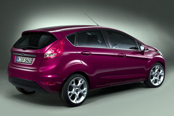 Das kleine Dreiecksfenster in der C-Sule dient dem optischen Abschluss. Leuchten und Heckklappe unterscheiden sich nicht