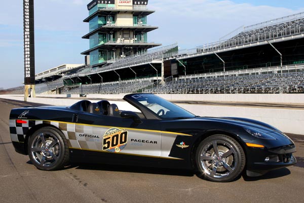 Auerdem legt Corvette 500 Replikas des »Pace Cars« der »Indy 500« auf C6-Basis auf