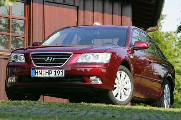 Hyundai hat den Sonata aufgefrischt. Kennzeichen des Facelifts sind modifizierte Scheinwerfer, »