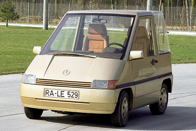 Schon 1982 verfolgte Daimler-Benz die Idee eines kleinen, andersartigen Stadtautos. Ergebnis war die Studie NAFA, die heute als A-Klasse- und Smart-Vorlufer im weiteren Sinne gilt