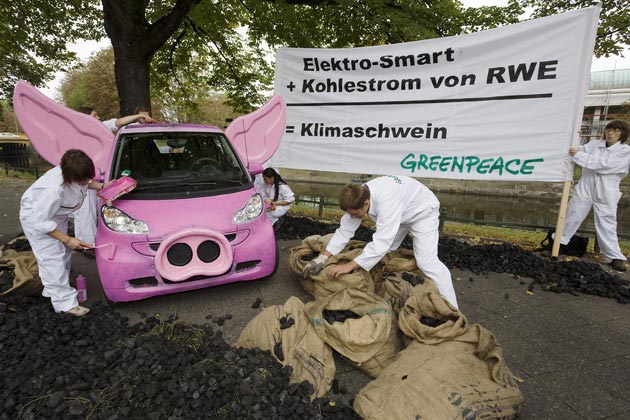 Folgerichtig protestierten Aktivisten von Greenpeace gegen das Projekt
