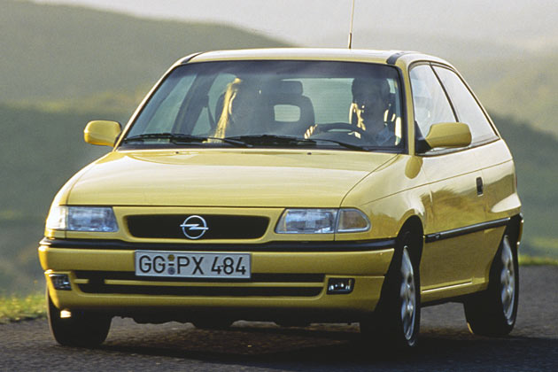 Erstmals unter dem Namen Astra erscheint 1991 das bis heute meistverkaufte Opel-Modell aller Zeiten: 4,13 Millionen Fahrzeuge werden bis 1997 gefertigt. Der Astra F war ein stimmiges Auto