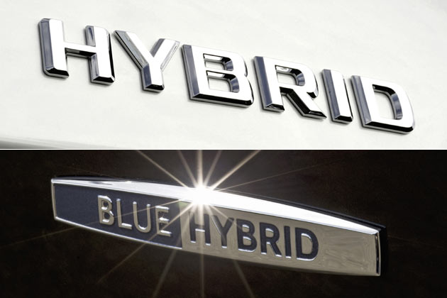 Am Heck gibt es einen Hybrid-Schriftzug, am vorderen Radhaus steht »Bluehybrid«