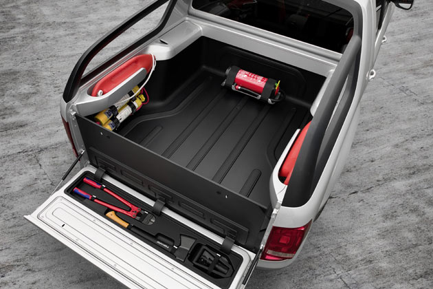 Die Ladefl�che ist 1,55 Meter lang und nimmt Europaletten auch quer auf (1,20 Meter)