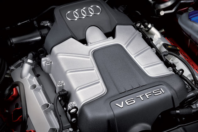 Unter der Haube gibt es nur noch sechs statt acht Zylinder. Das T steht nicht fr Turbo, sondern fr Aufladung allgemein, die hier per Kompressor erfolgt. 333 PS aus 3,0 Litern lauten die Daten