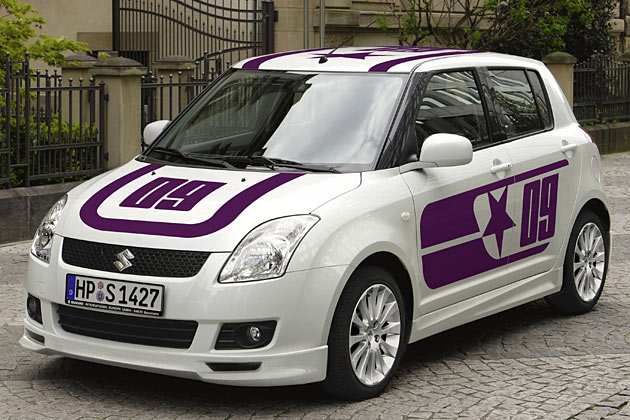 Solche und hnliche Beklebungssets in verschiedenen Farben bietet Suzuki jetzt fr Swift-Fahrer an