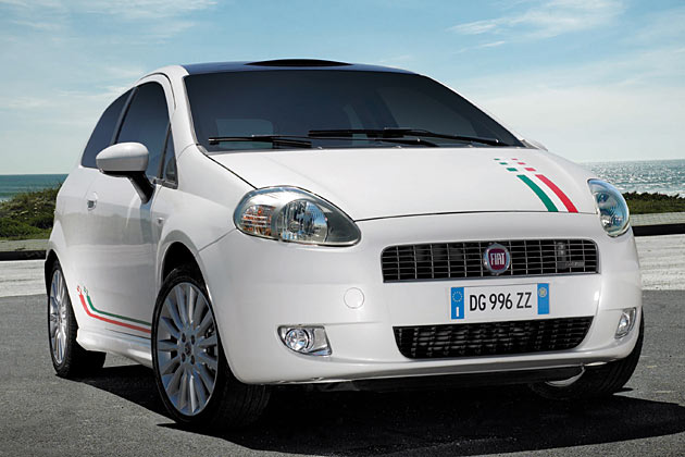 Neu im Programm des Fiat Grande Punto sind diverse Designsets fr Seitenteile und/oder Motorhaube und Dach fr jeweils 150 Euro. Schade, dass sich der Fotograf nicht um die Wischer-Position gekmmert hat