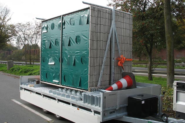 Sie werden auf einem Anhnger bei der Autobahnmeisterei gelagert und von dort zur Unfallstelle gebracht