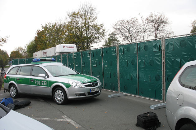 Maximal 100 Meter wirksamen Sichtschutz ermglichen die 40 Blenden