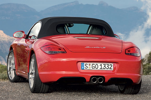 ... vor allem neue Rckleuchten mit feinen Kurven und LED-Technik, die allerdings Schluss- und Bremslicht vorbehalten bleibt