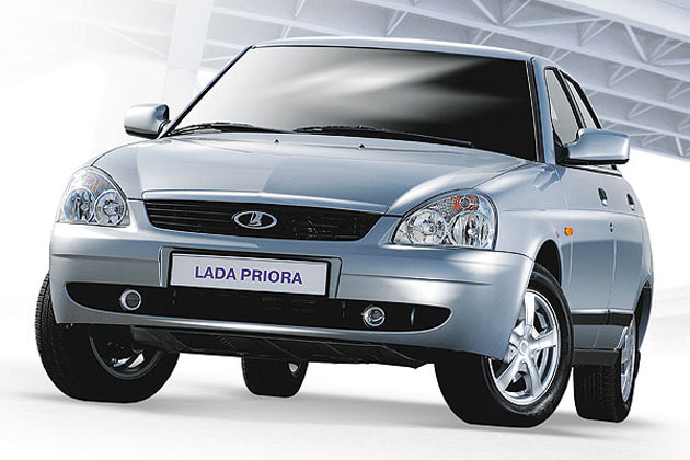 Gestatten, Lada Priora. Der 2170 ersetzt den 2110. Der eckige Reifen ist nur der Fotomontage geschuldet