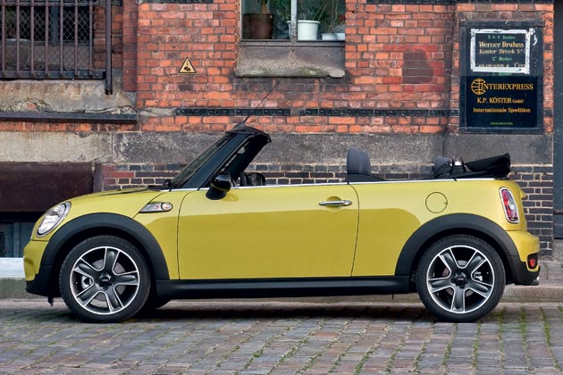 Foto-Termin im schnen Hamburger Hafen: Das Auto folgt in punkto Design der Vorgabe der seit zwei Jahren bekannten geschlossenen Varianten