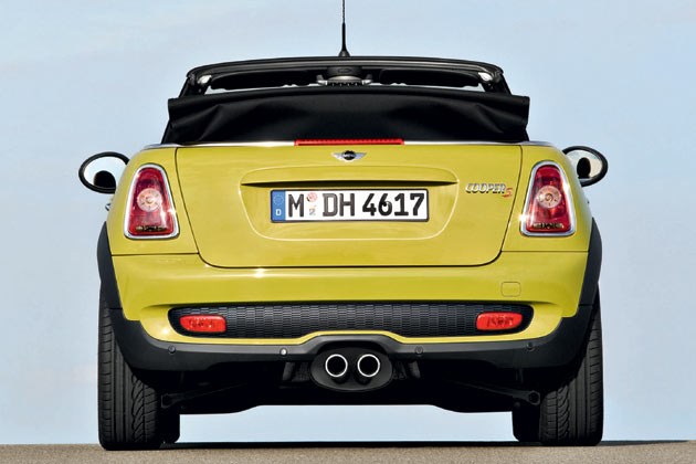 Die Scharniere der Kofferraumklappe sitzen nicht mehr prgnant auen, sondern sind versteckt ausgefhrt