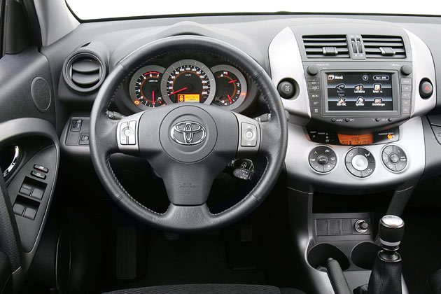 Im Innenraum gibt es lediglich ein dunkleres Dekor als beim auslaufenden Modell, das das Bild zeigt