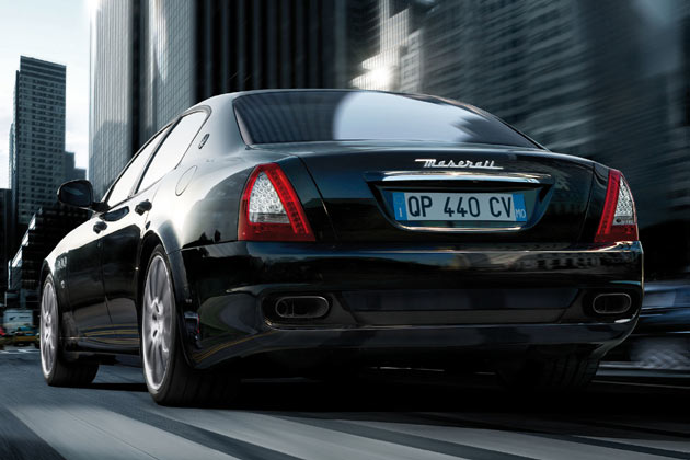 Auch die beiden Endrohre sind schwarz eloxiert