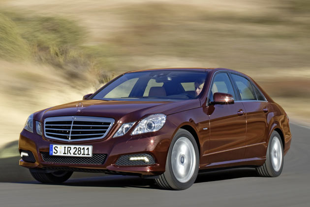 Die Motorhaube ist nun in die Radhuser gezogen. Prgnant ist die seitliche Sicke auf Hhe der Trgriffe. Das LED-Tagfahrlicht in der Frontschrze kostet tatschlich Aufpreis