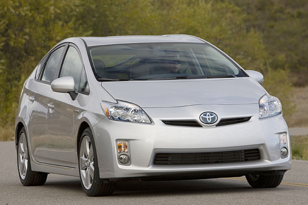 In punkto Design ist das Auto eine ganze Ecke markanter und moderner geworden. Stilmittel sind die gezackten Scheinwerfer, der schmalere Lufteinlass und die vertikale Einfassung der Nebelleuchten