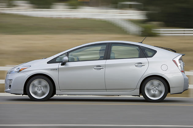 Lnge, Radstand und Hhe haben sich nicht oder nur geringfgig gendert, die Breite legt um zwei Zentimeter zu. Neu ist die Betonung der seitlichen Schulterlinie