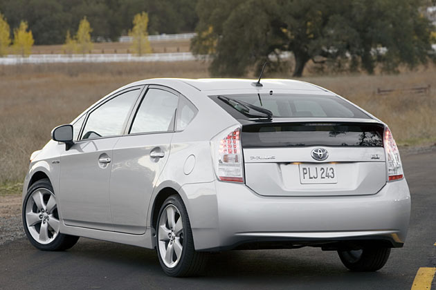 Es bleibt bei der zweigeteilten Heck-Optik. Der untere Bereich steht jetzt steiler