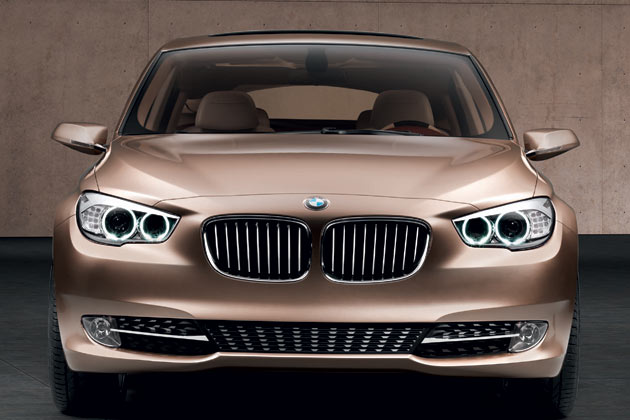 Bullige Front mit groer Doppel-Niere im Stile des neuen 7er