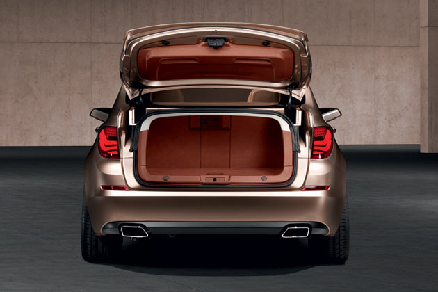 In ersterem Fall sorgt eine Trennwand dafr, dass Passagierabteil und Kofferraum klimatisch und akustisch getrennt bleiben – wie bei einer Limousine